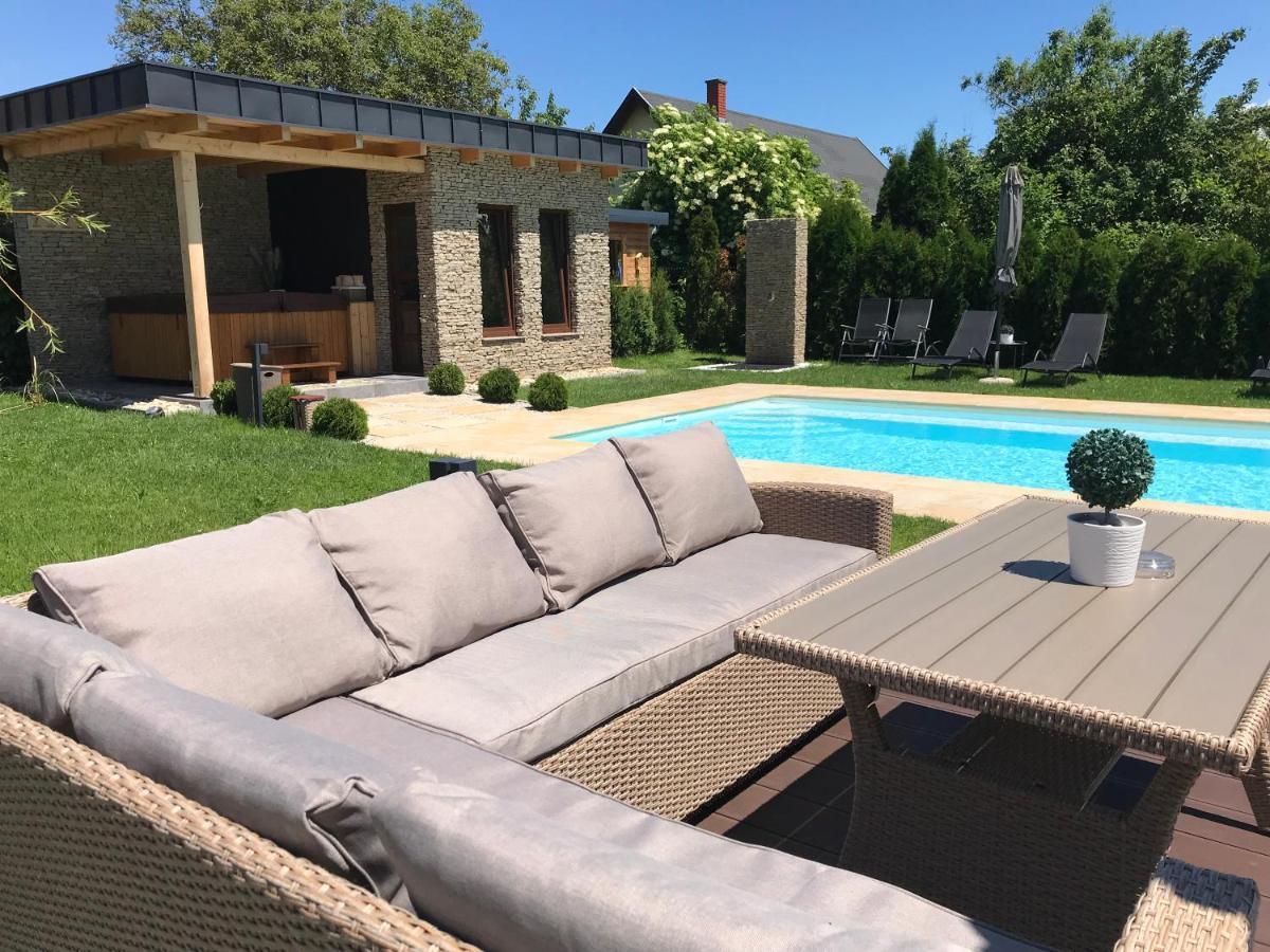 Villa Aruba & Private Spa Suites Keszthely Extérieur photo
