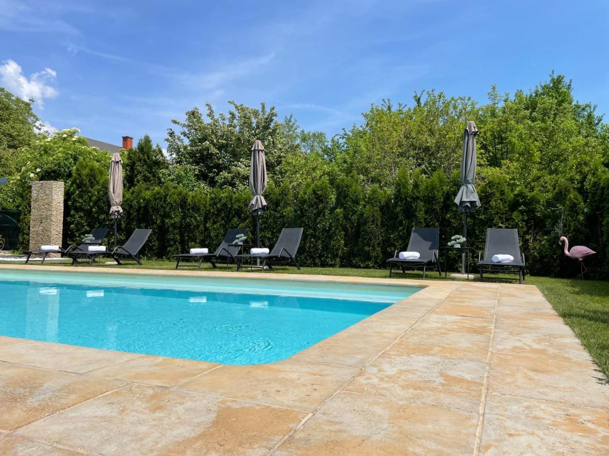 Villa Aruba & Private Spa Suites Keszthely Extérieur photo