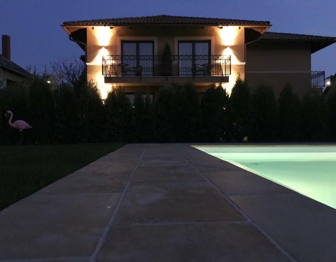 Villa Aruba & Private Spa Suites Keszthely Extérieur photo